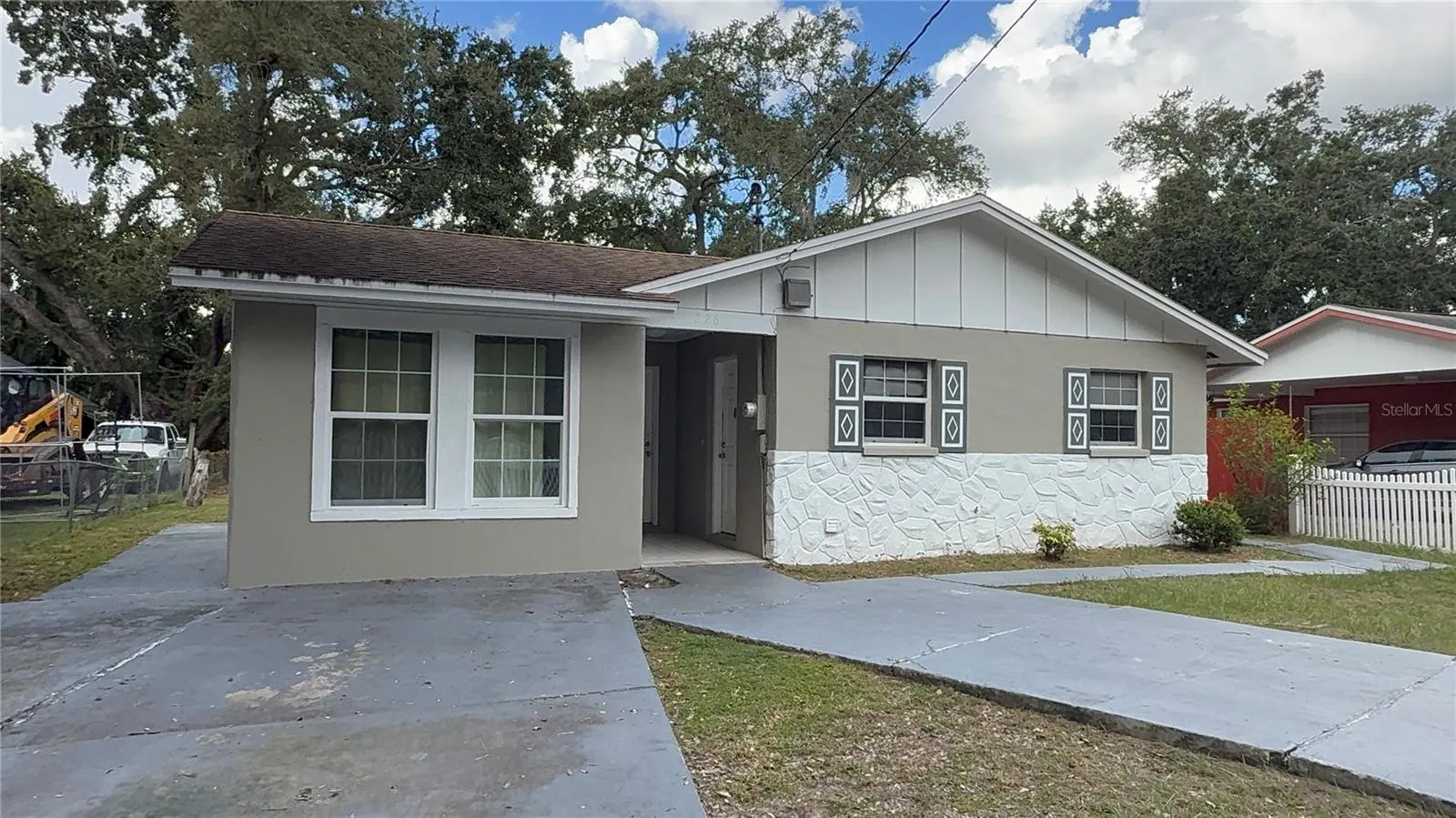 226 ROSLAND DR