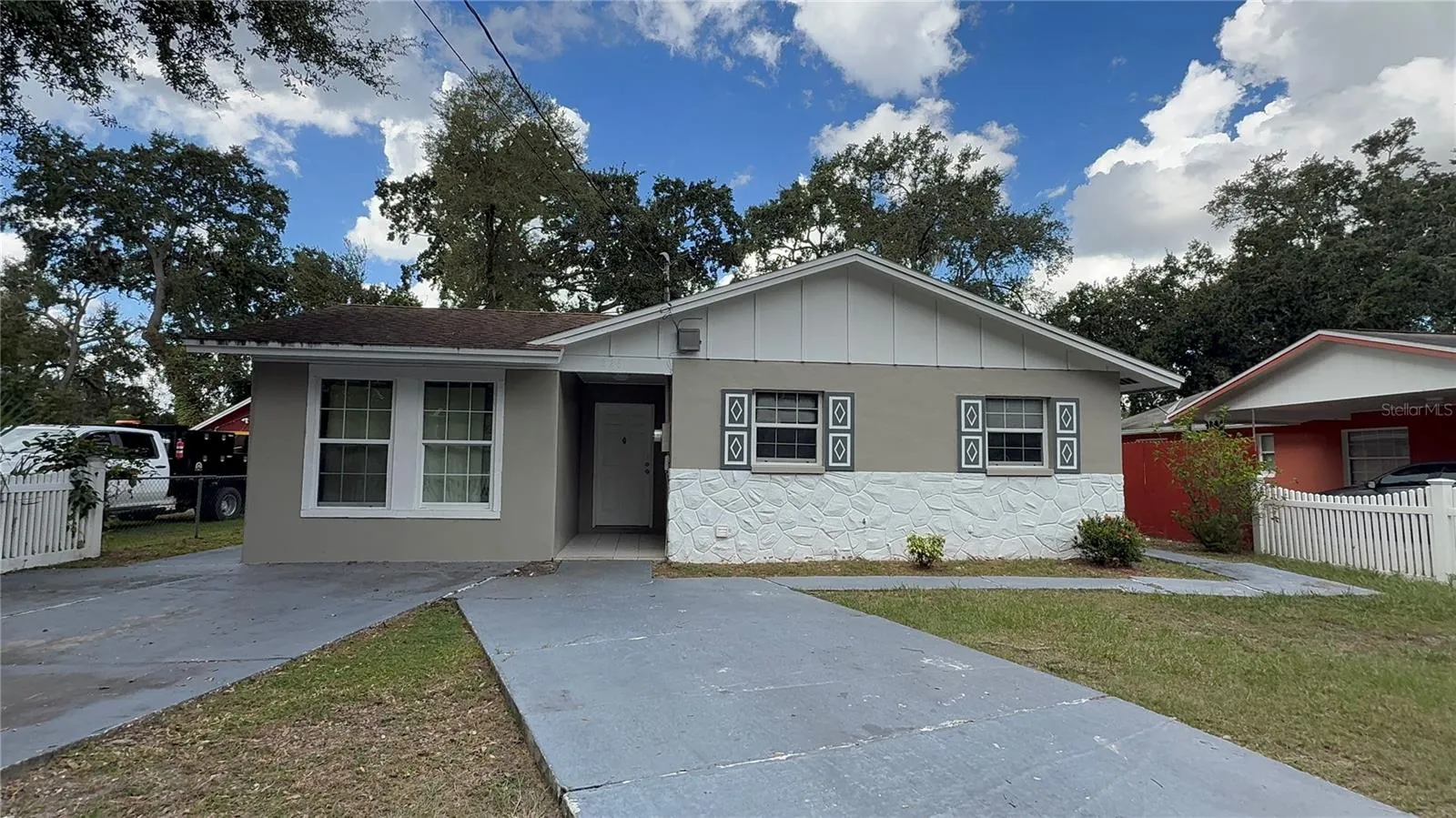 226 ROSLAND DR