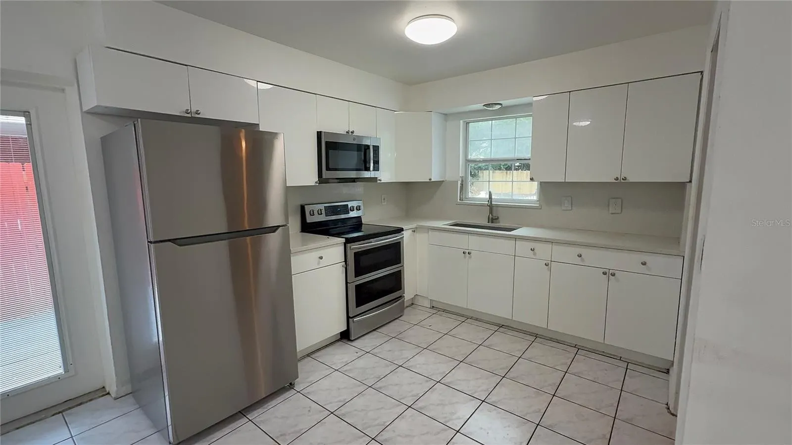226 ROSLAND DR