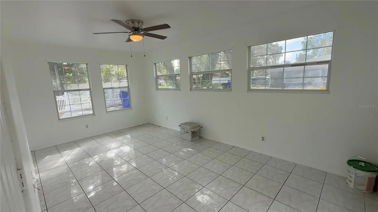 226 ROSLAND DR
