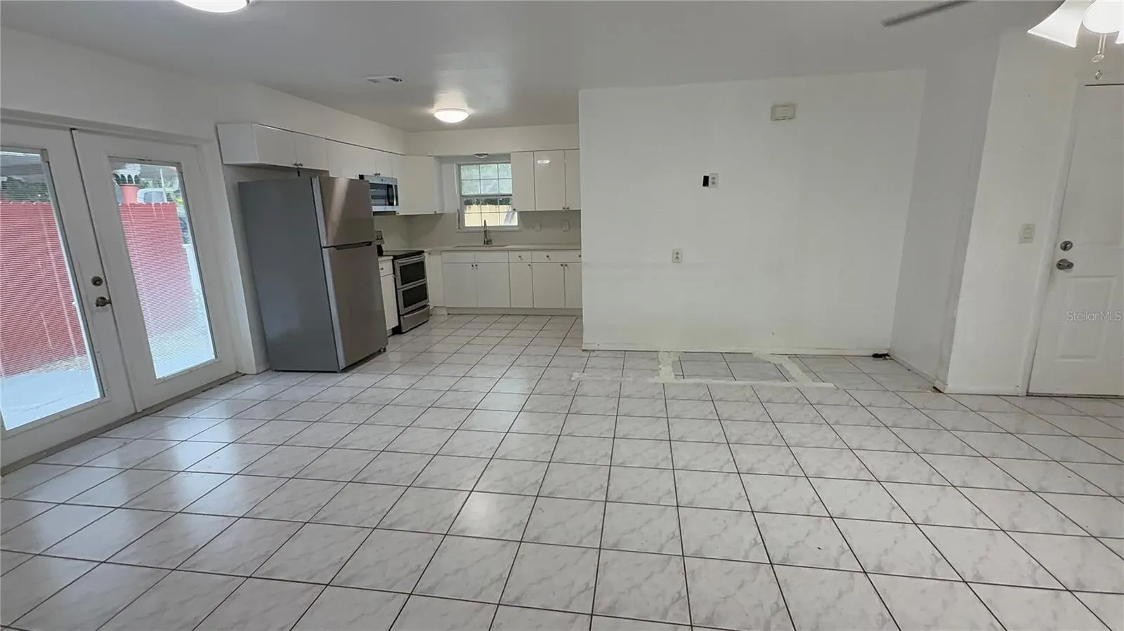 226 ROSLAND DR