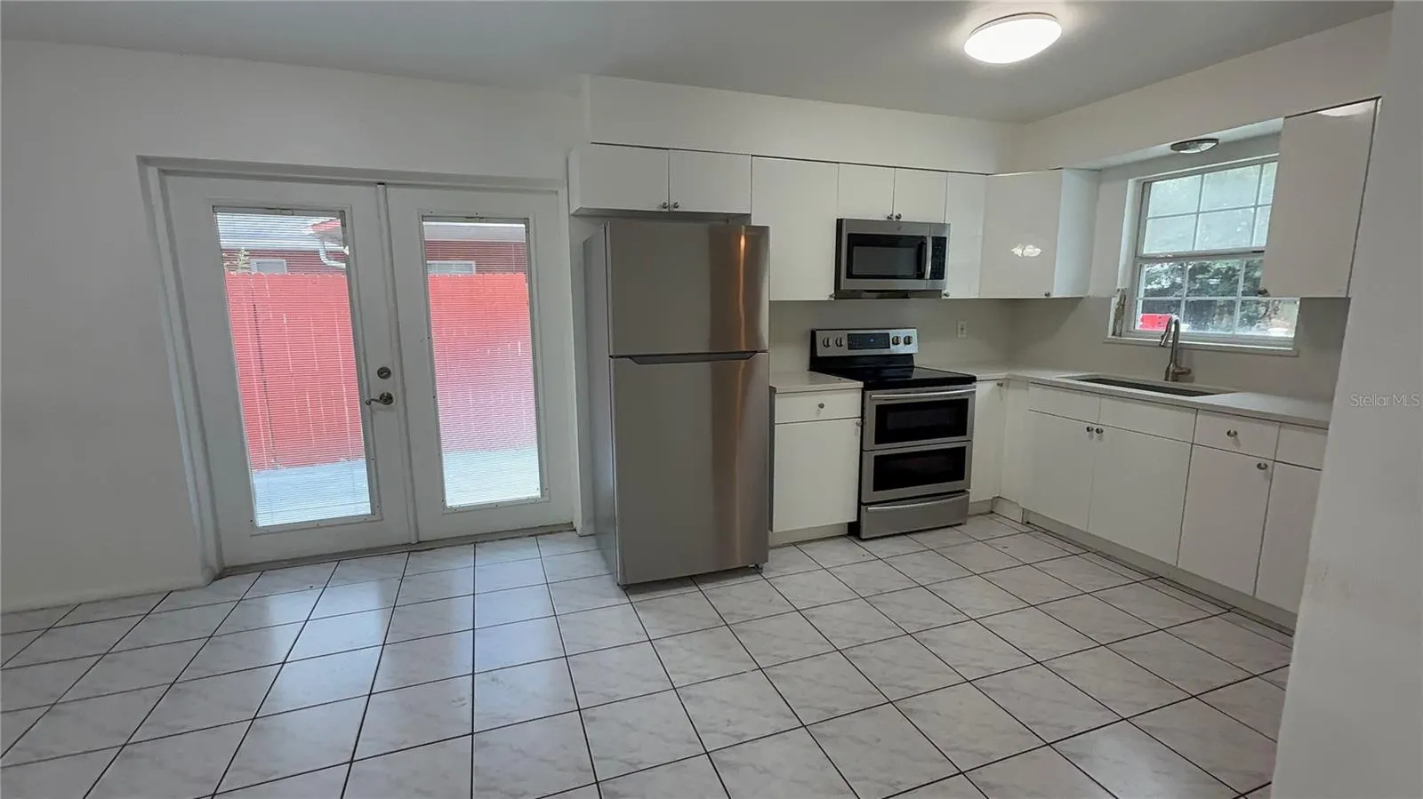 226 ROSLAND DR
