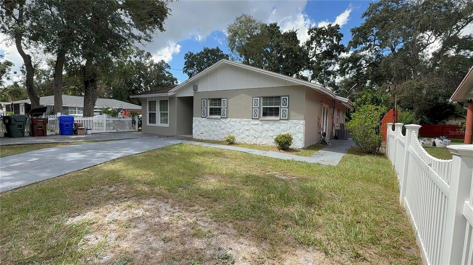 226 ROSLAND DR