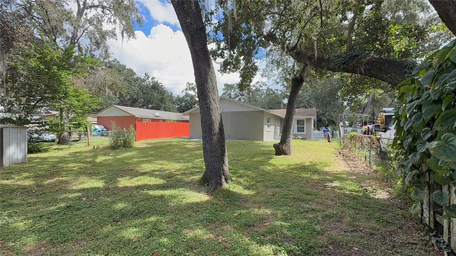 226 ROSLAND DR