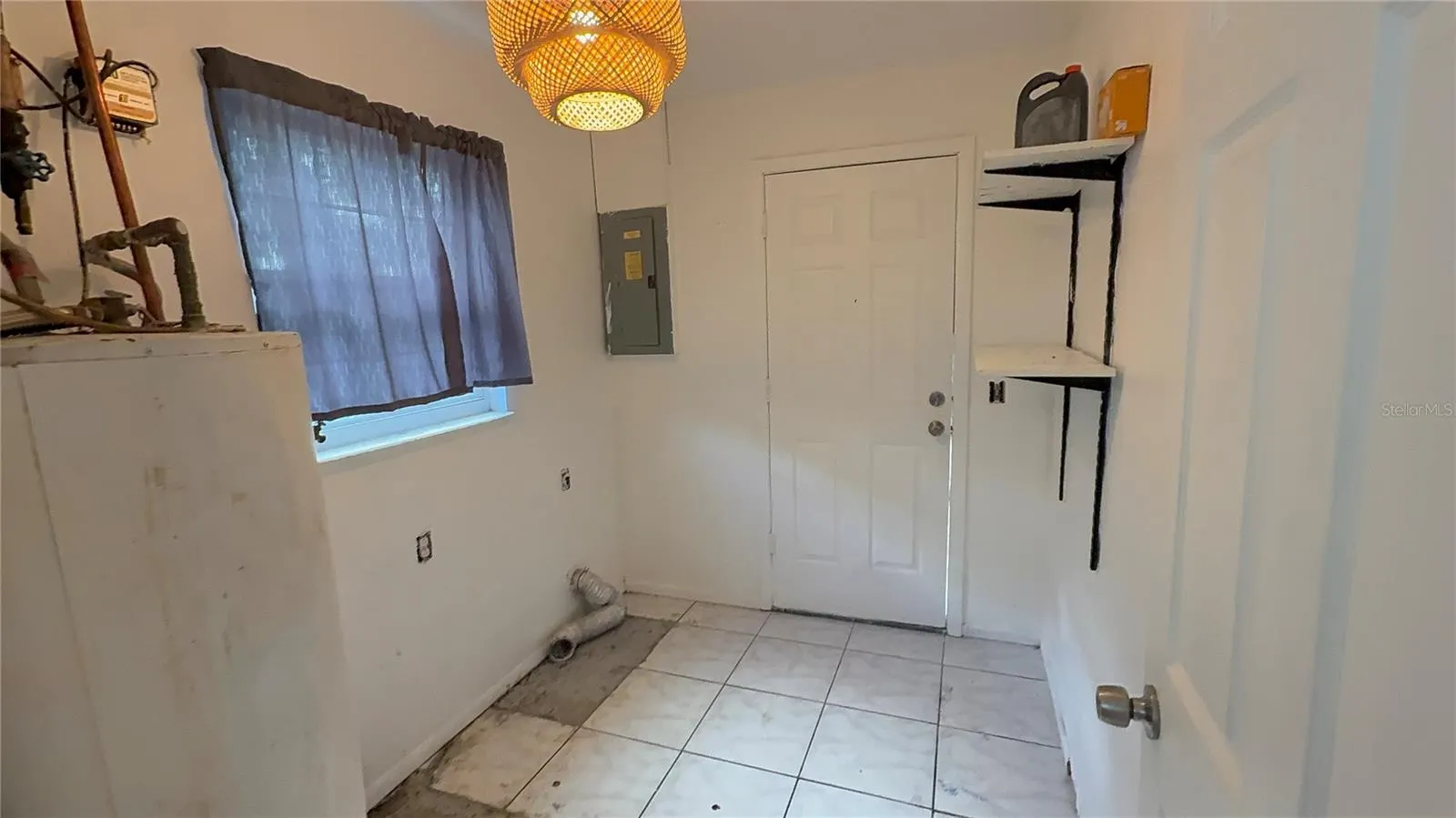226 ROSLAND DR