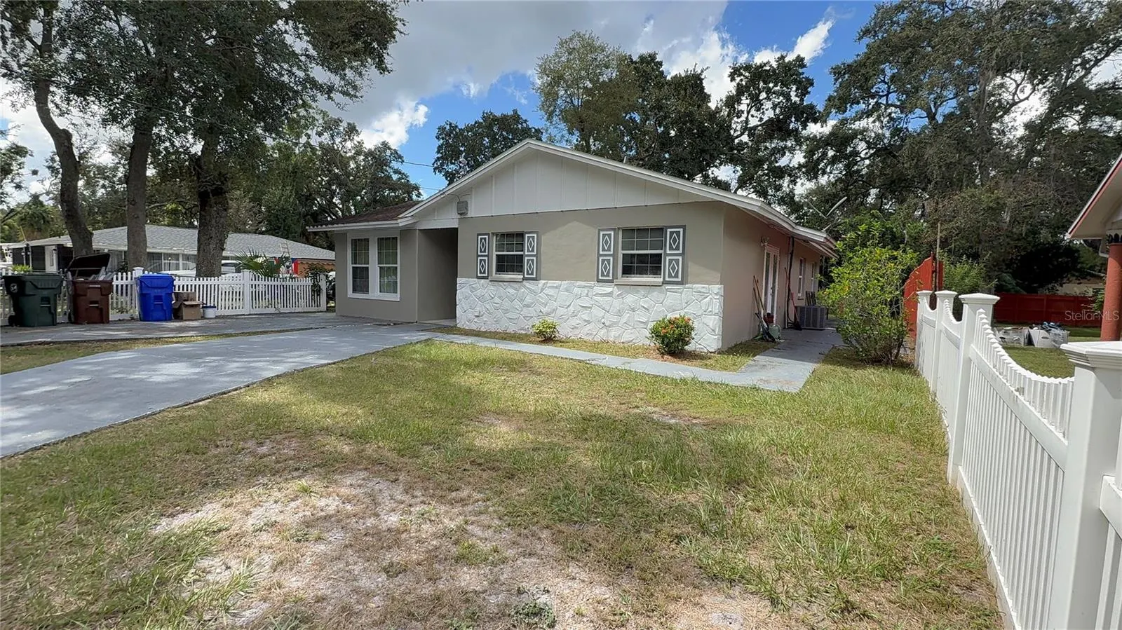 226 ROSLAND DR