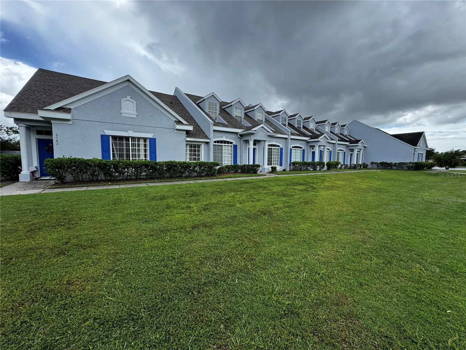 2082 ISLAND WALK DR