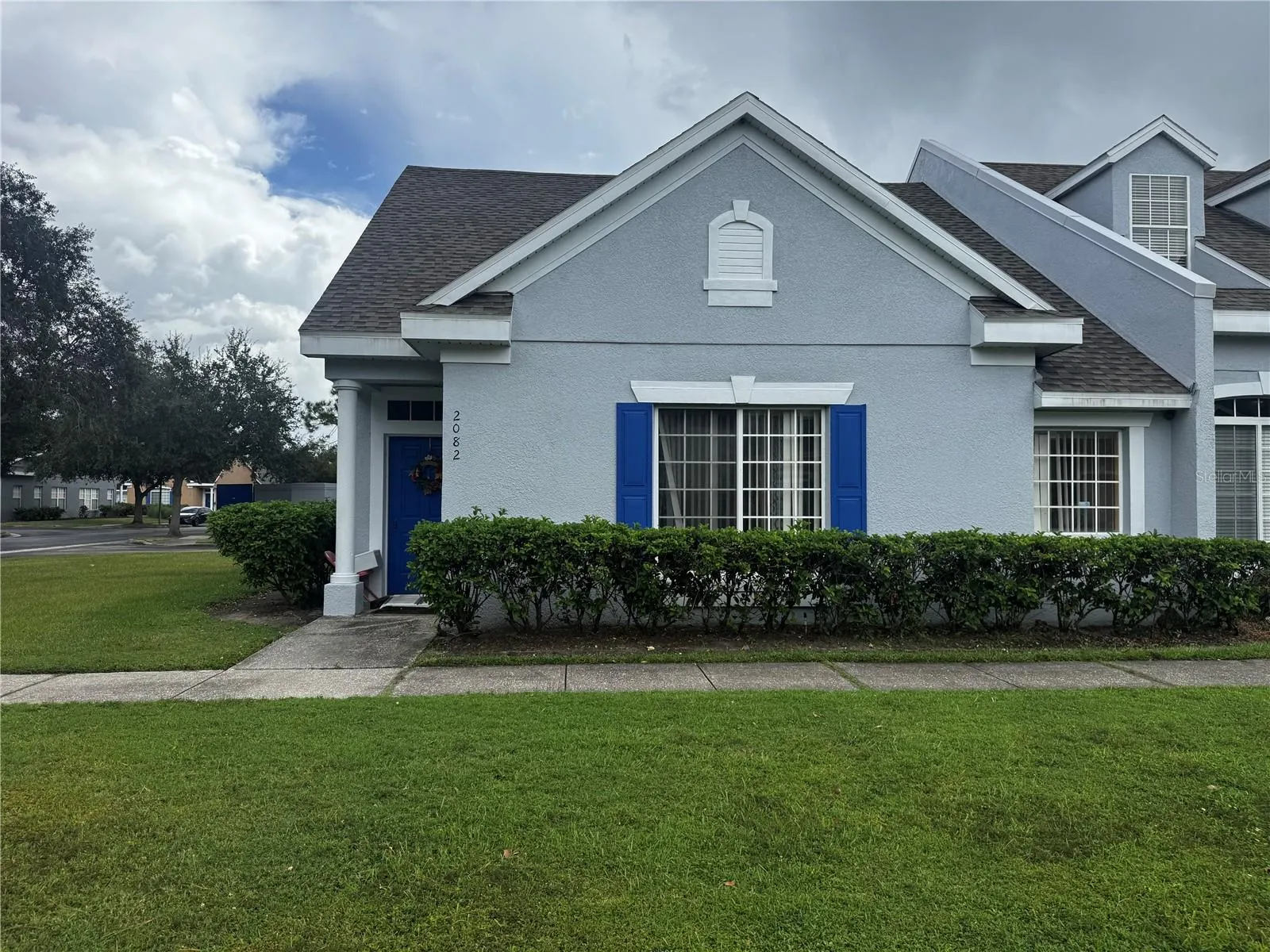 2082 ISLAND WALK DR