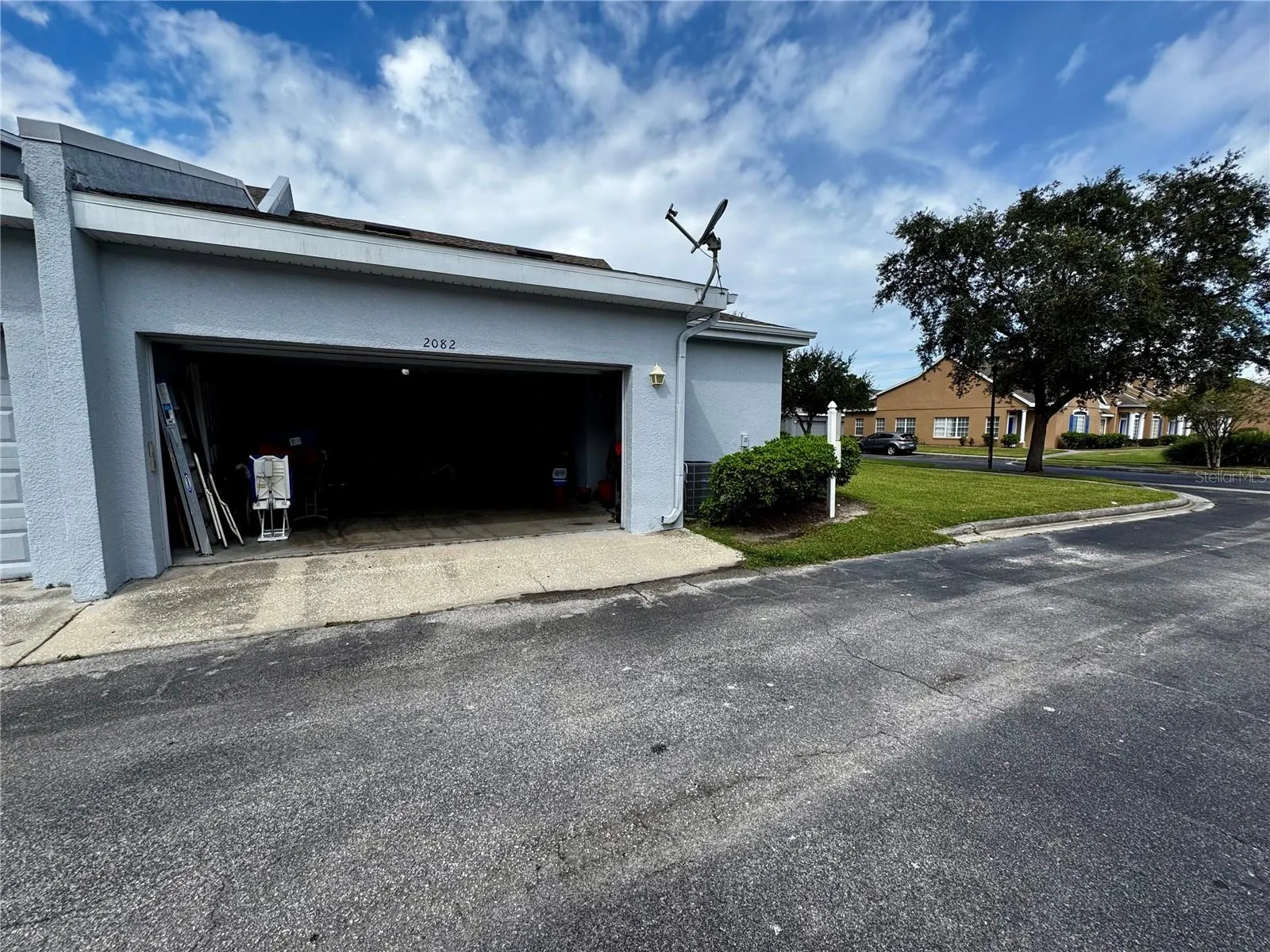2082 ISLAND WALK DR