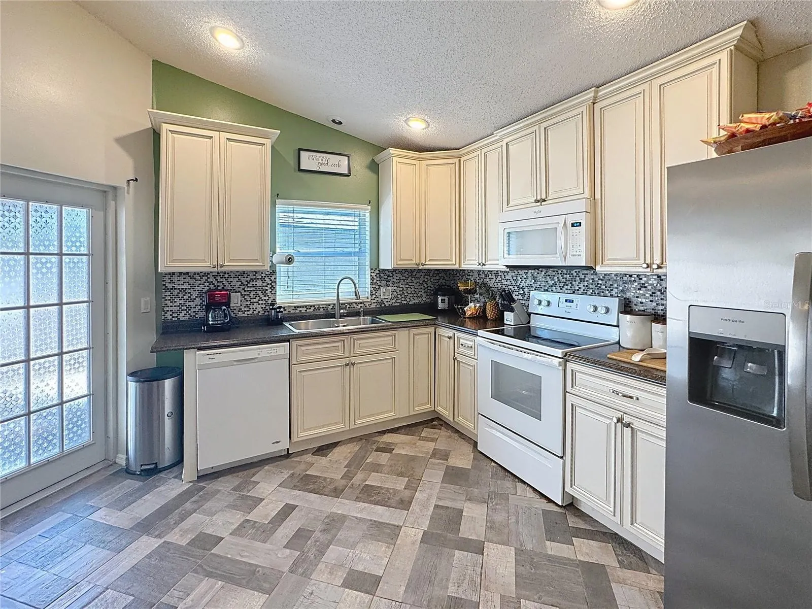 3217 BREWSTER DR