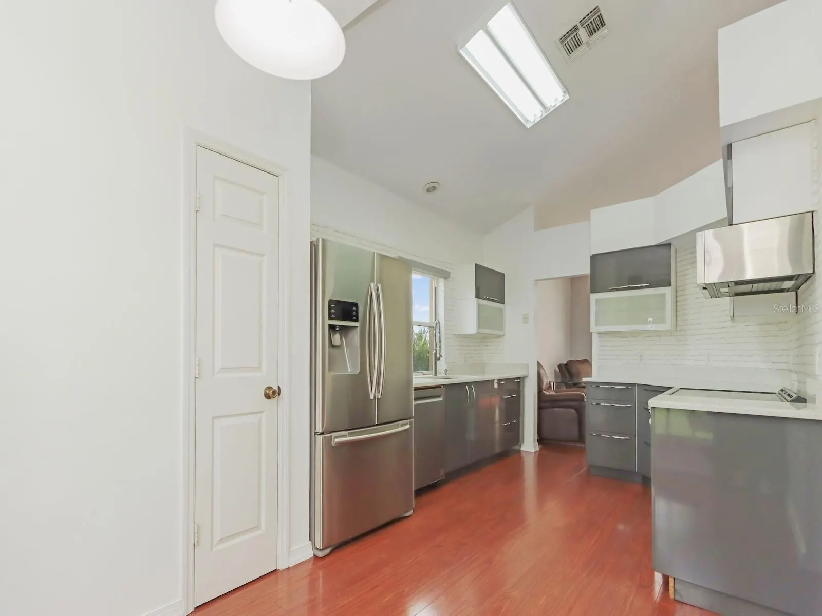 3203 HERONS POINT CIR