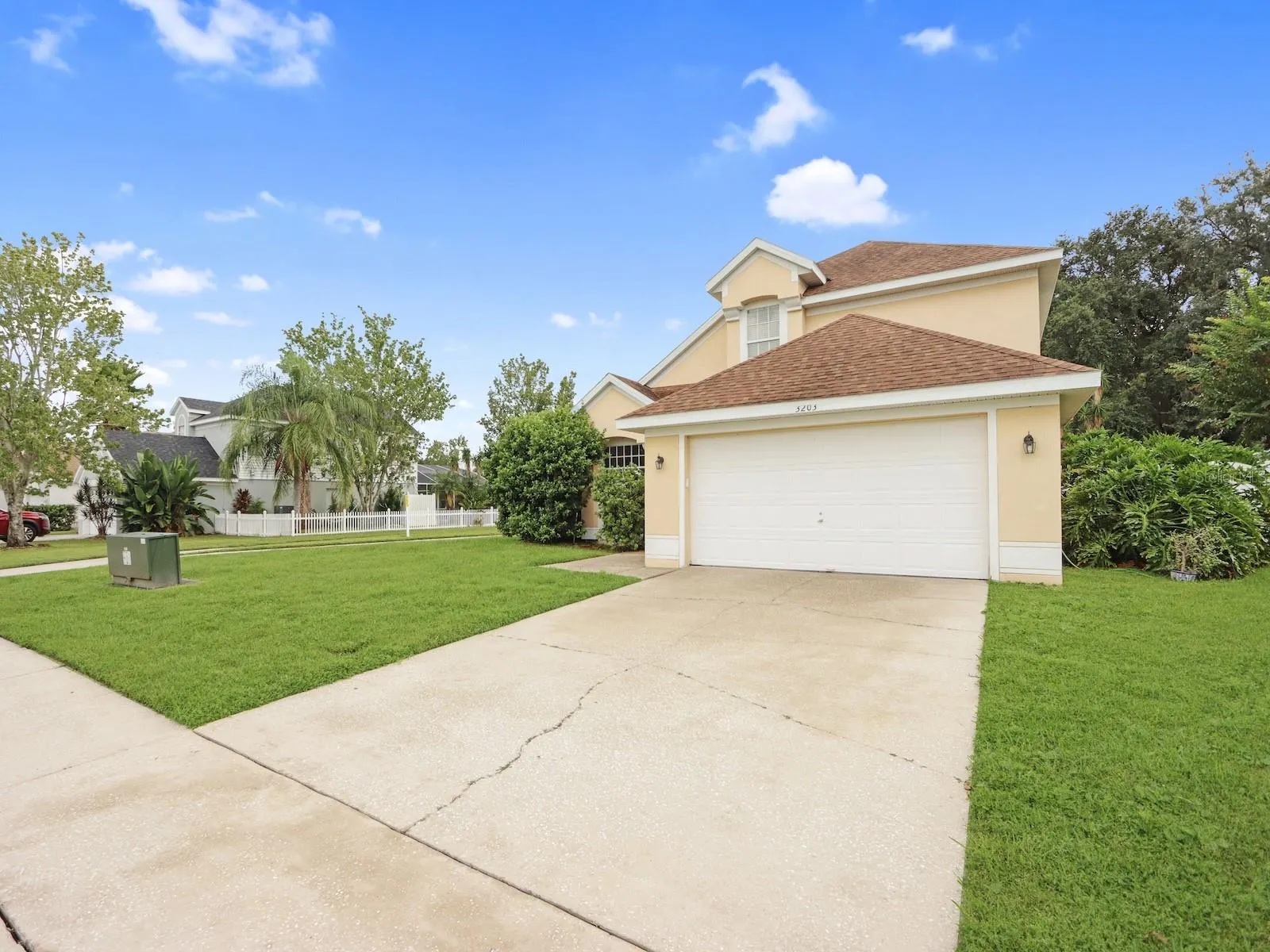3203 HERONS POINT CIR