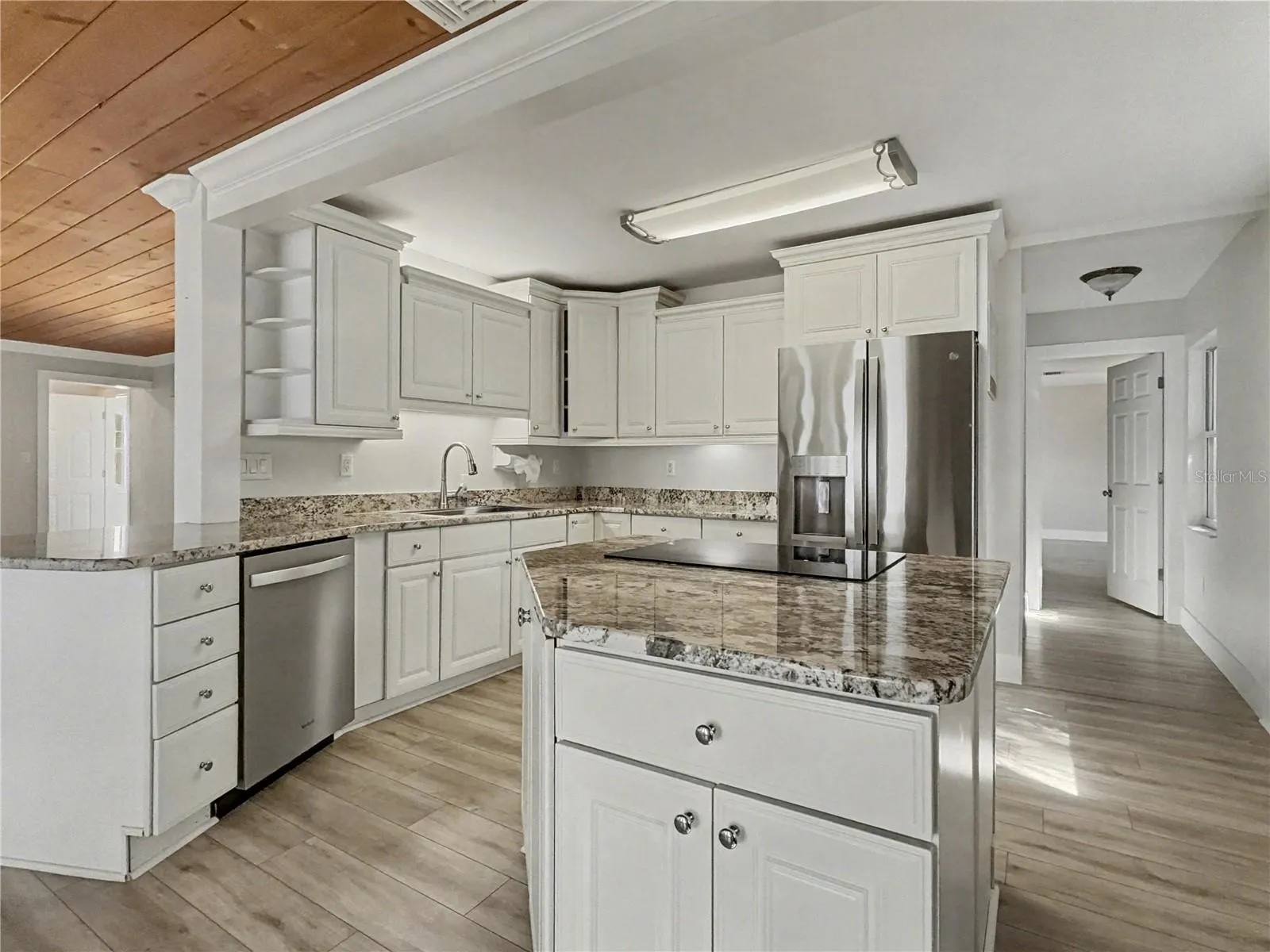 125 LAKE ROY DR