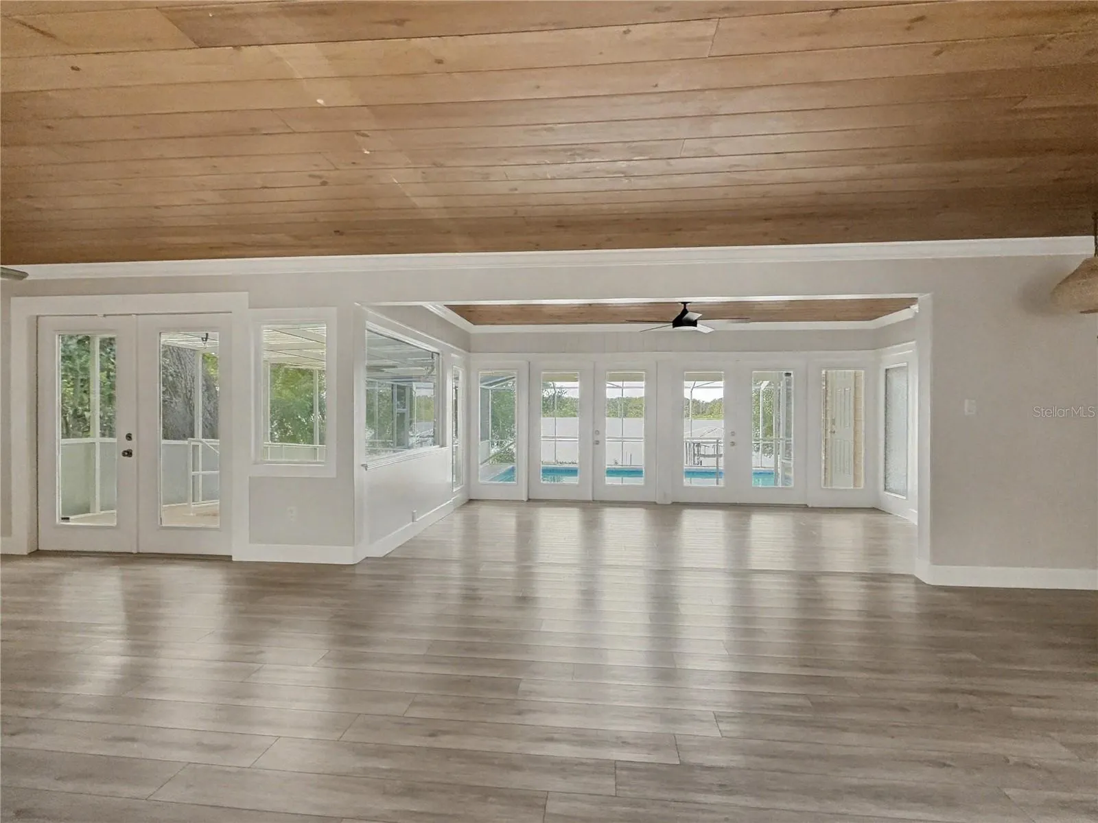 125 LAKE ROY DR