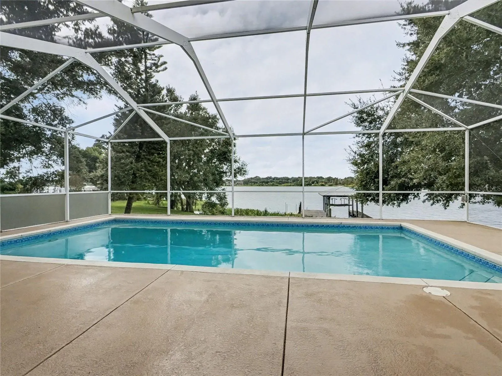 125 LAKE ROY DR