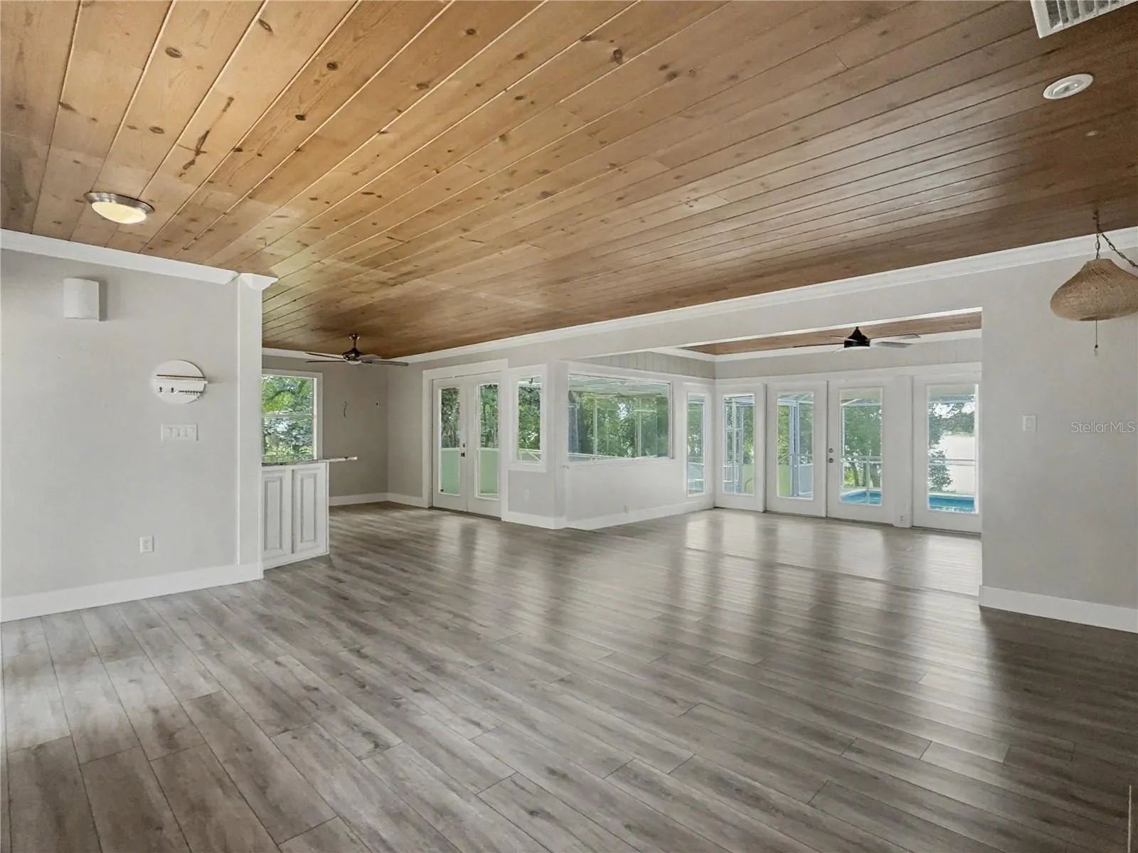 125 LAKE ROY DR