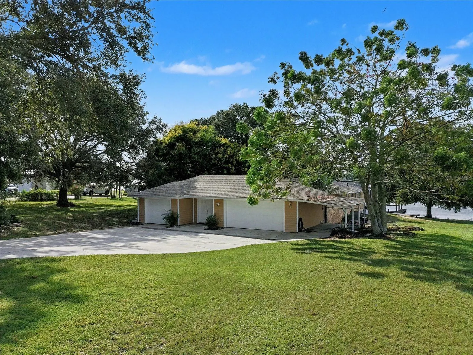 125 LAKE ROY DR
