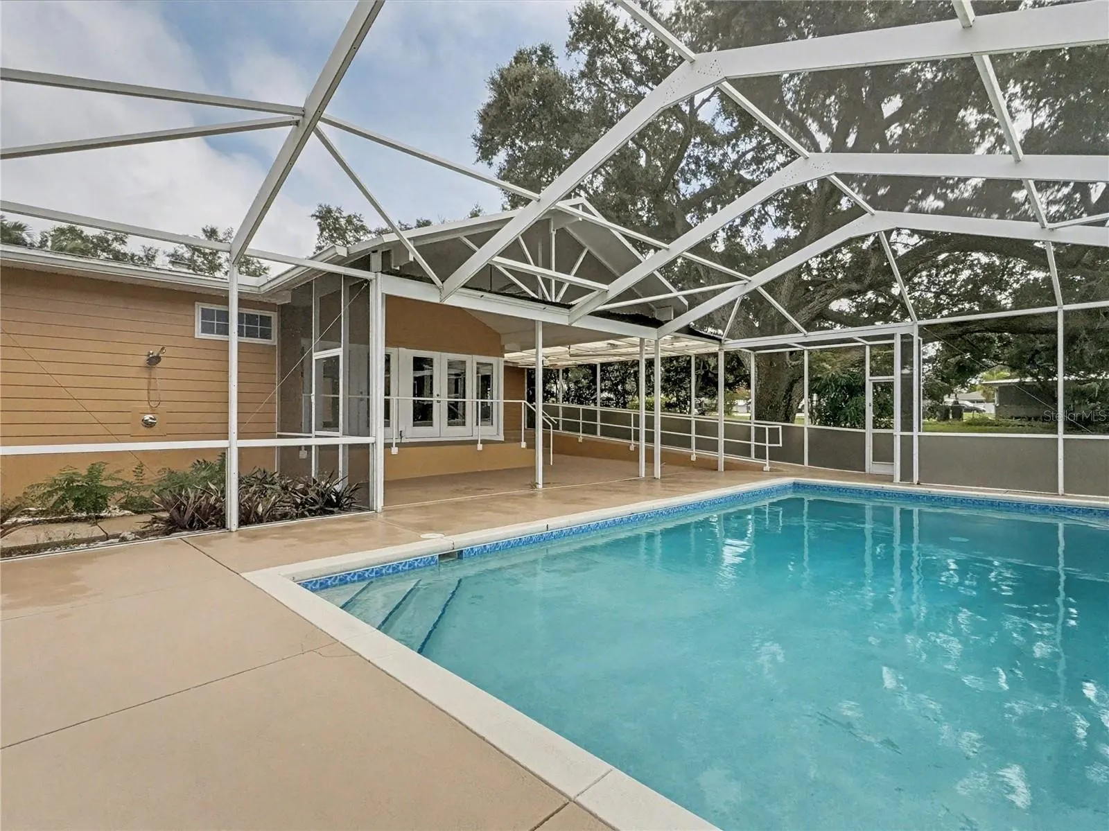 125 LAKE ROY DR