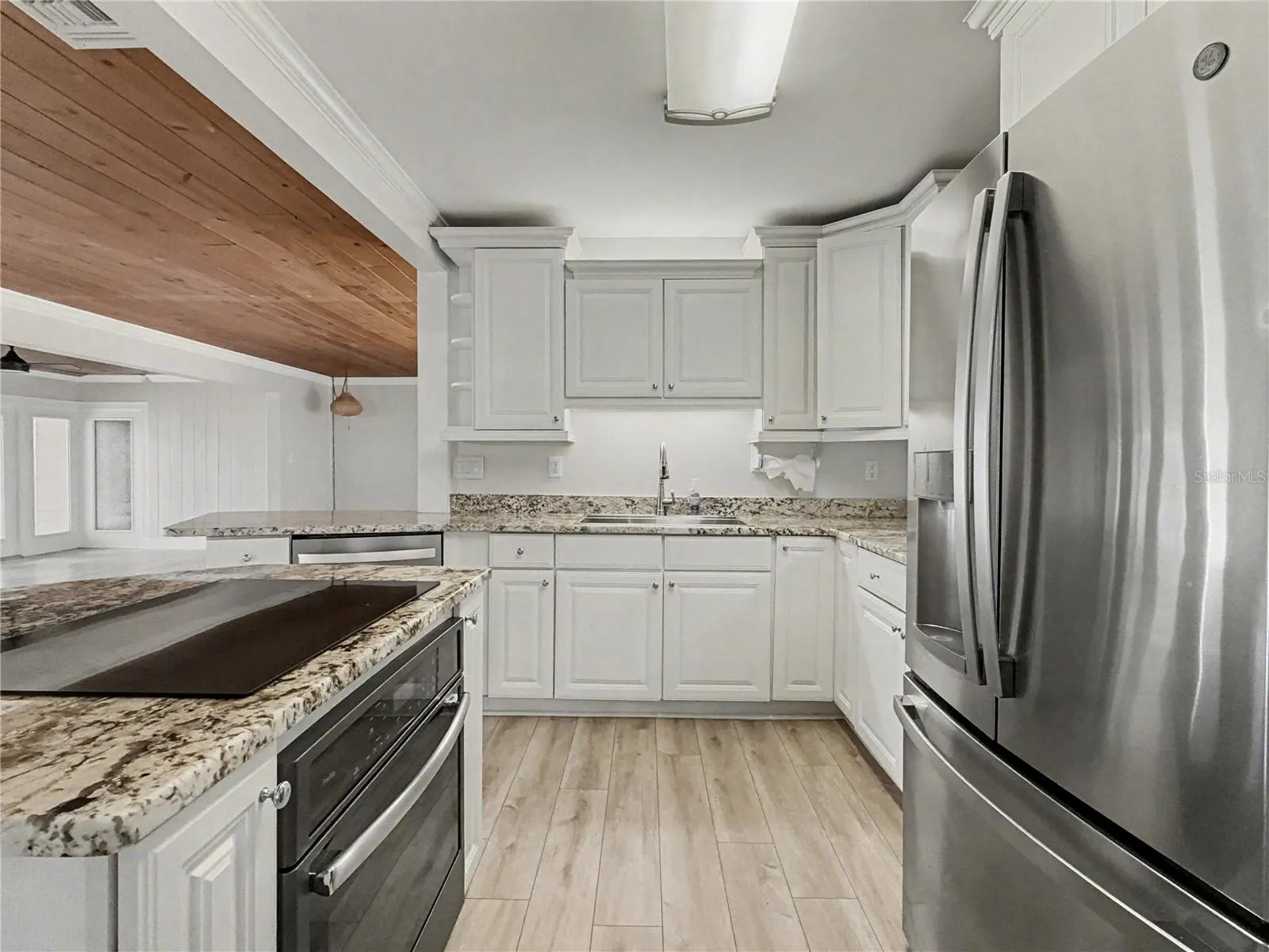 125 LAKE ROY DR