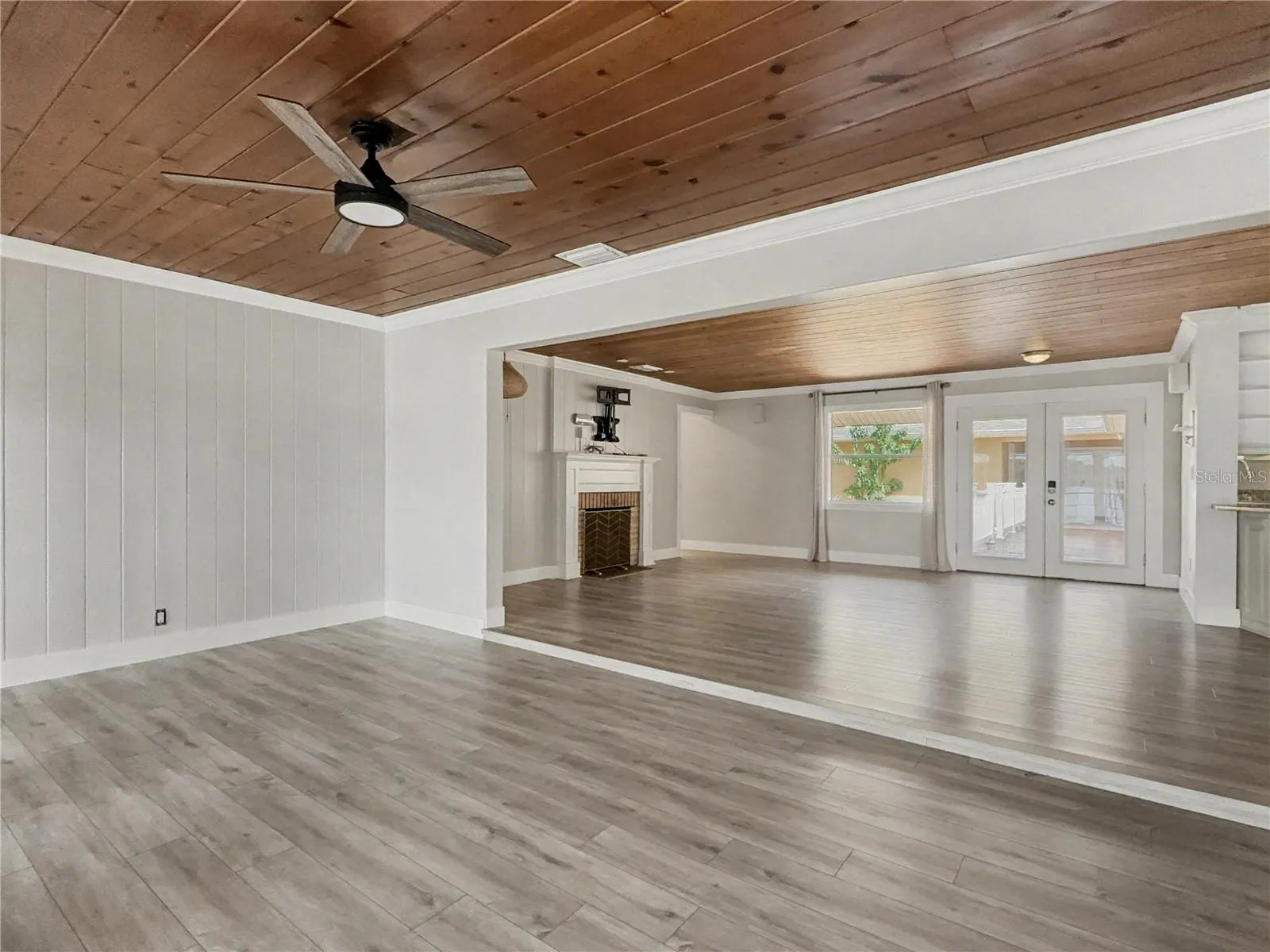 125 LAKE ROY DR