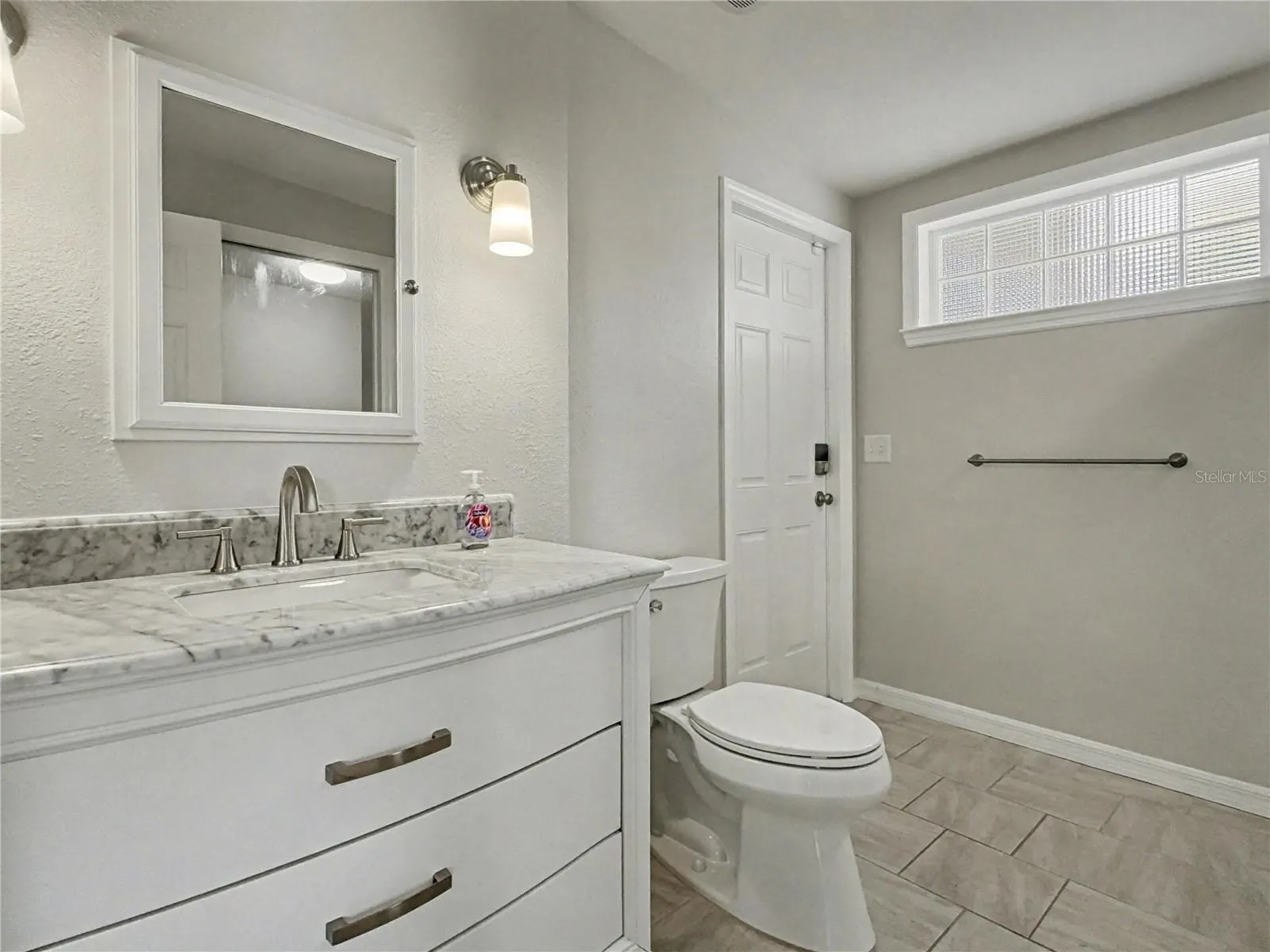 125 LAKE ROY DR