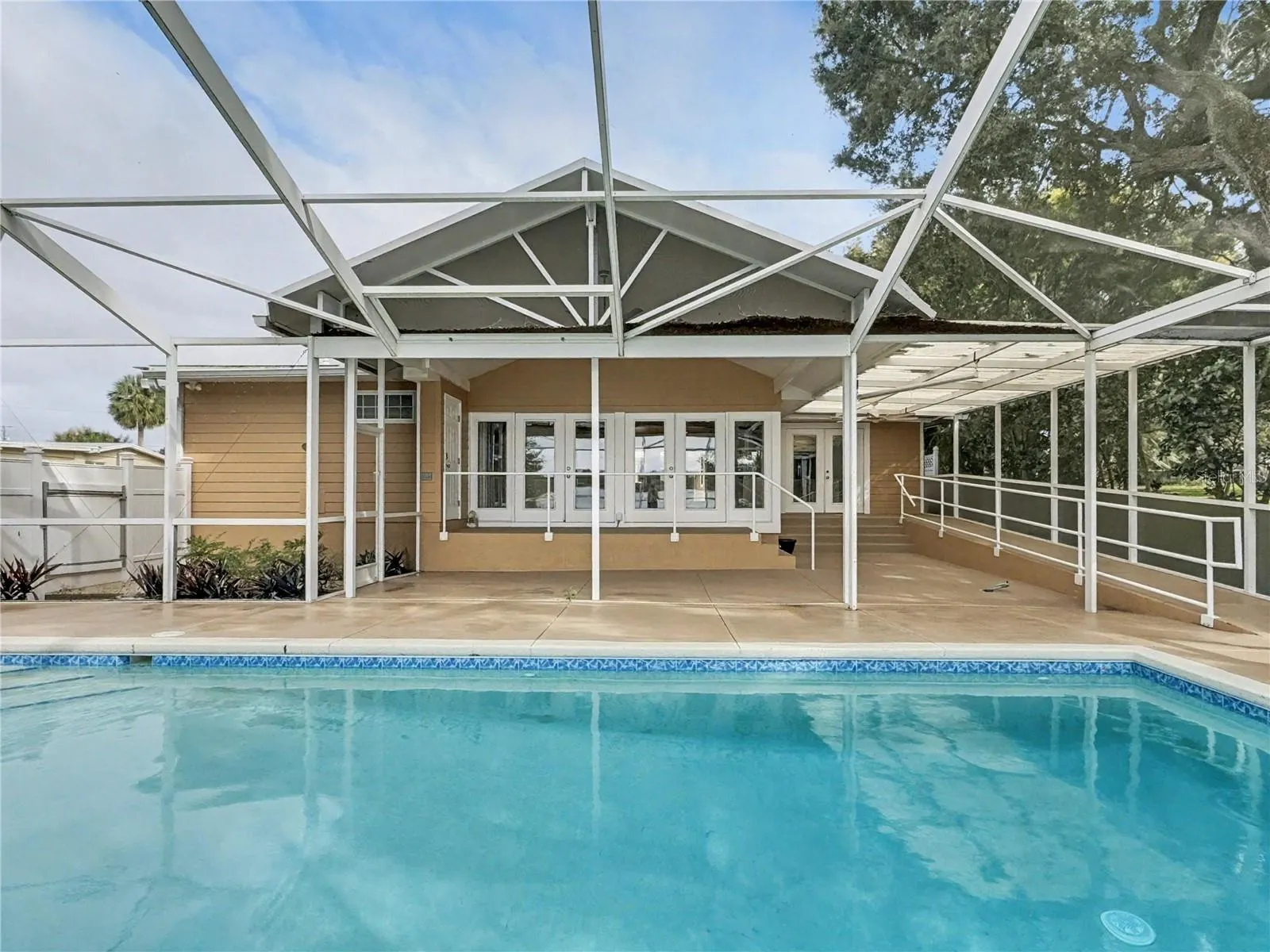 125 LAKE ROY DR