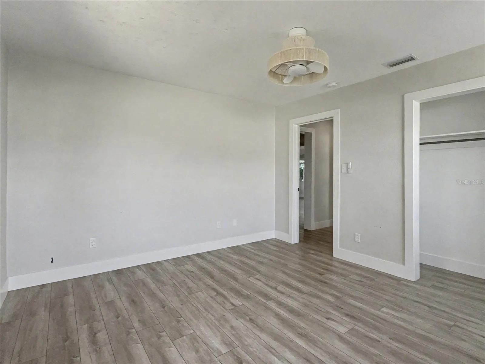 125 LAKE ROY DR