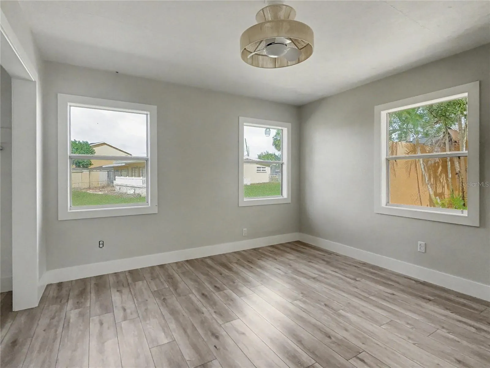125 LAKE ROY DR