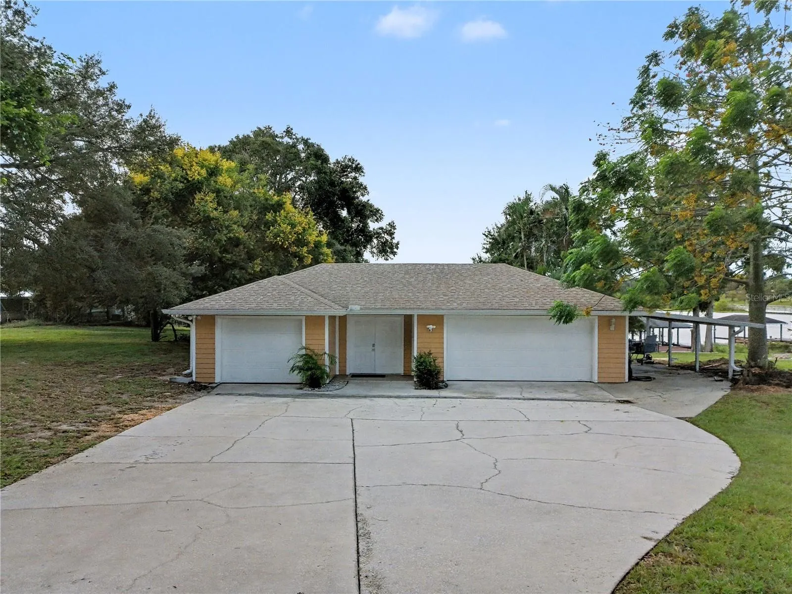 125 LAKE ROY DR