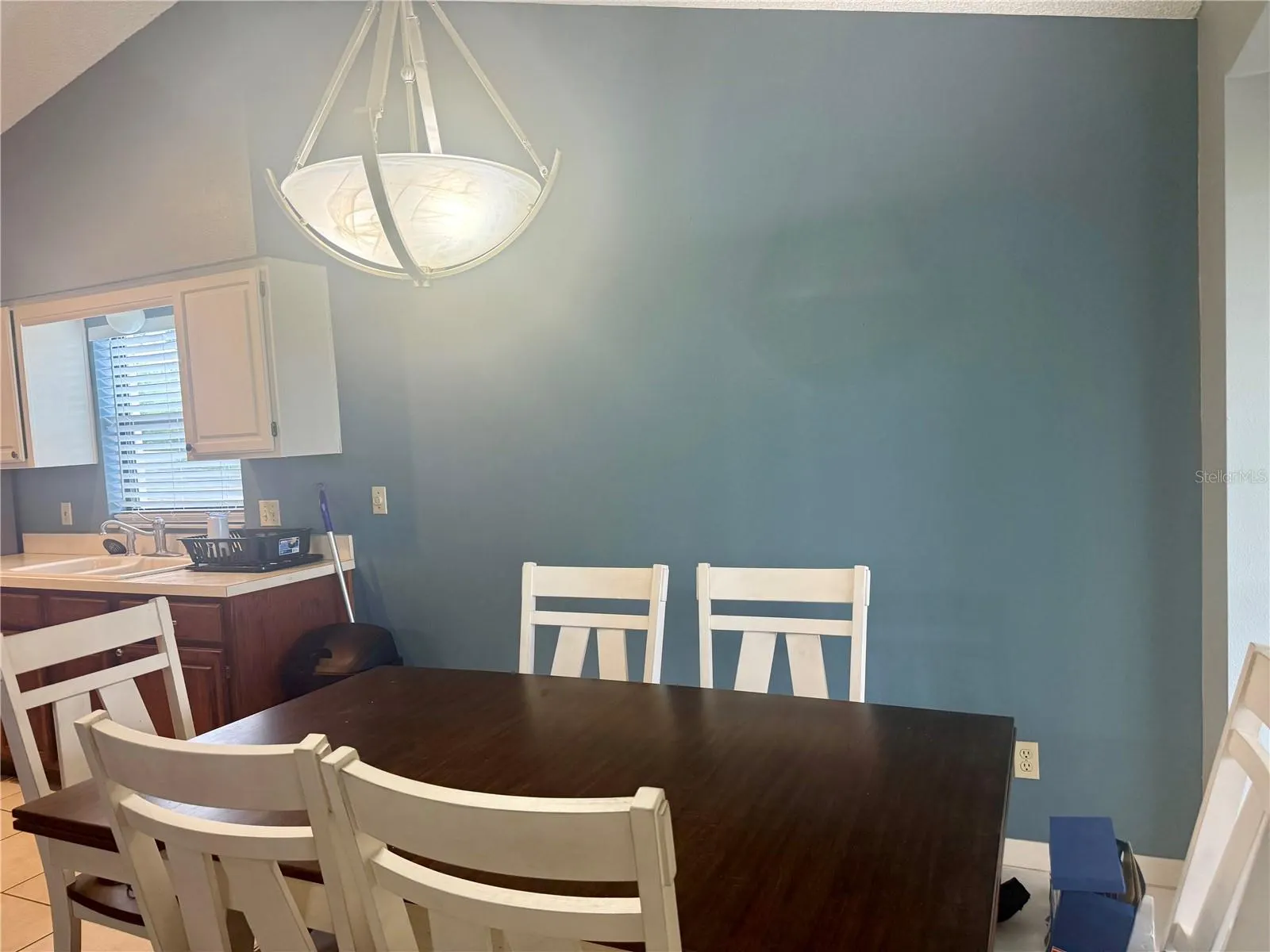 806 CHAMBERLAIN LOOP