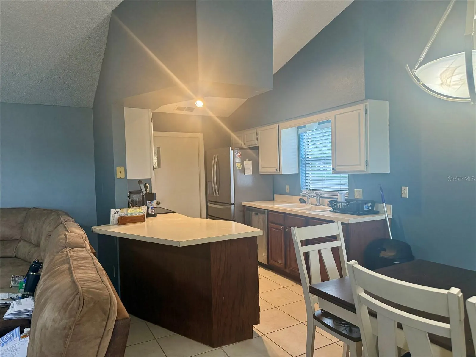 806 CHAMBERLAIN LOOP