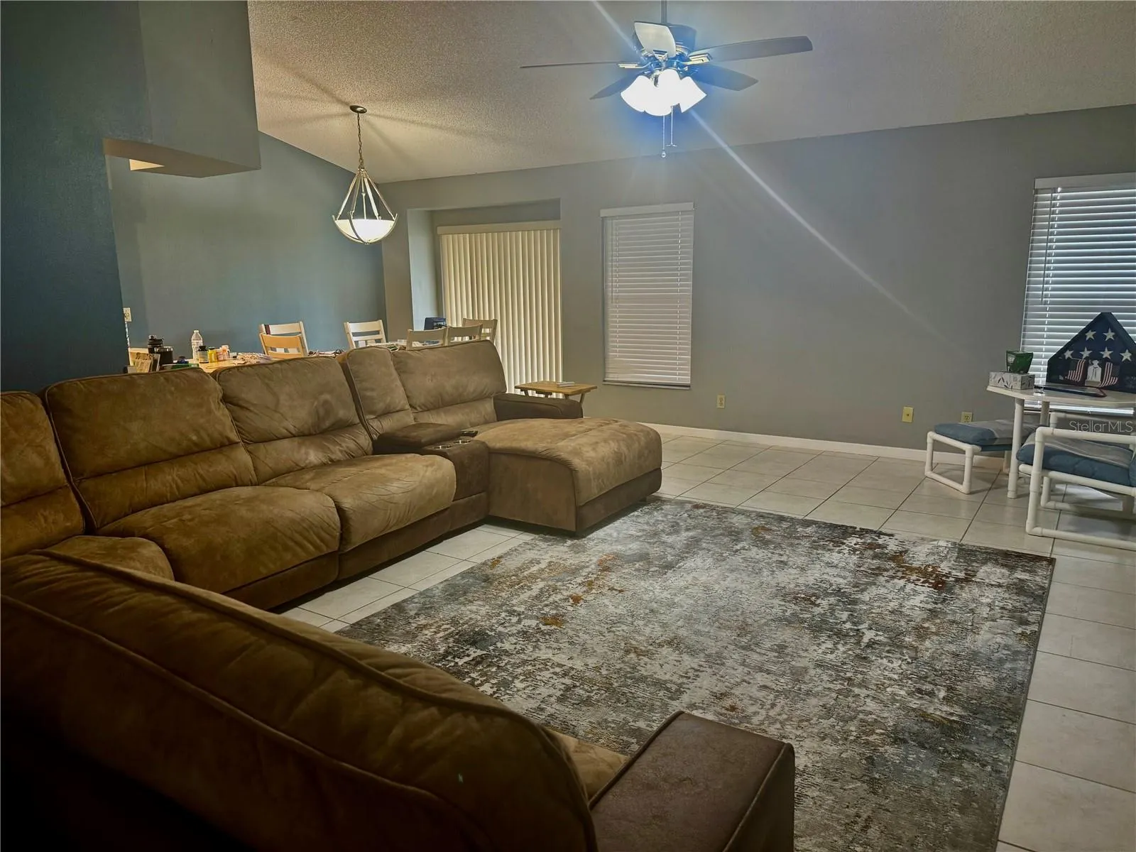806 CHAMBERLAIN LOOP