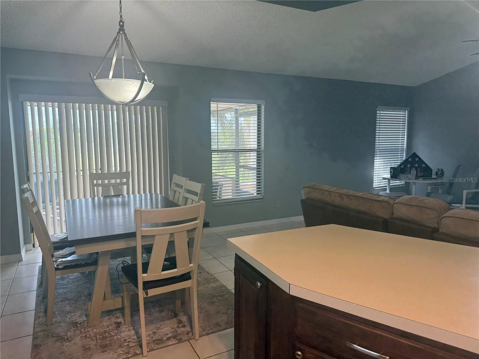 806 CHAMBERLAIN LOOP