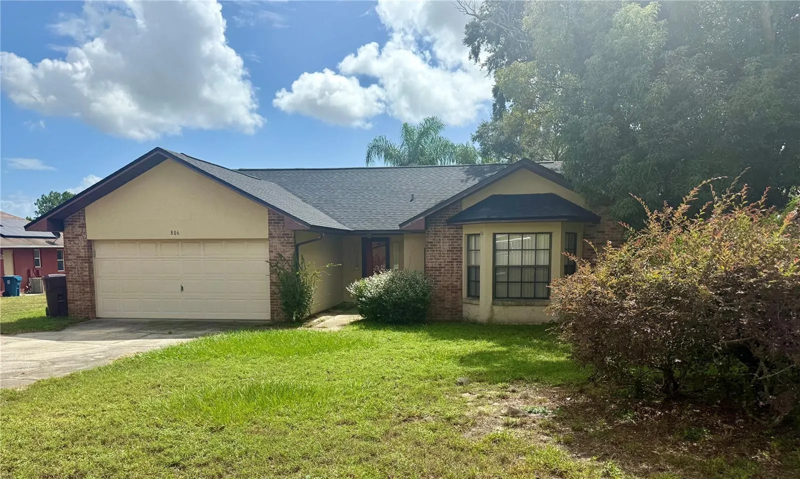 806 CHAMBERLAIN LOOP