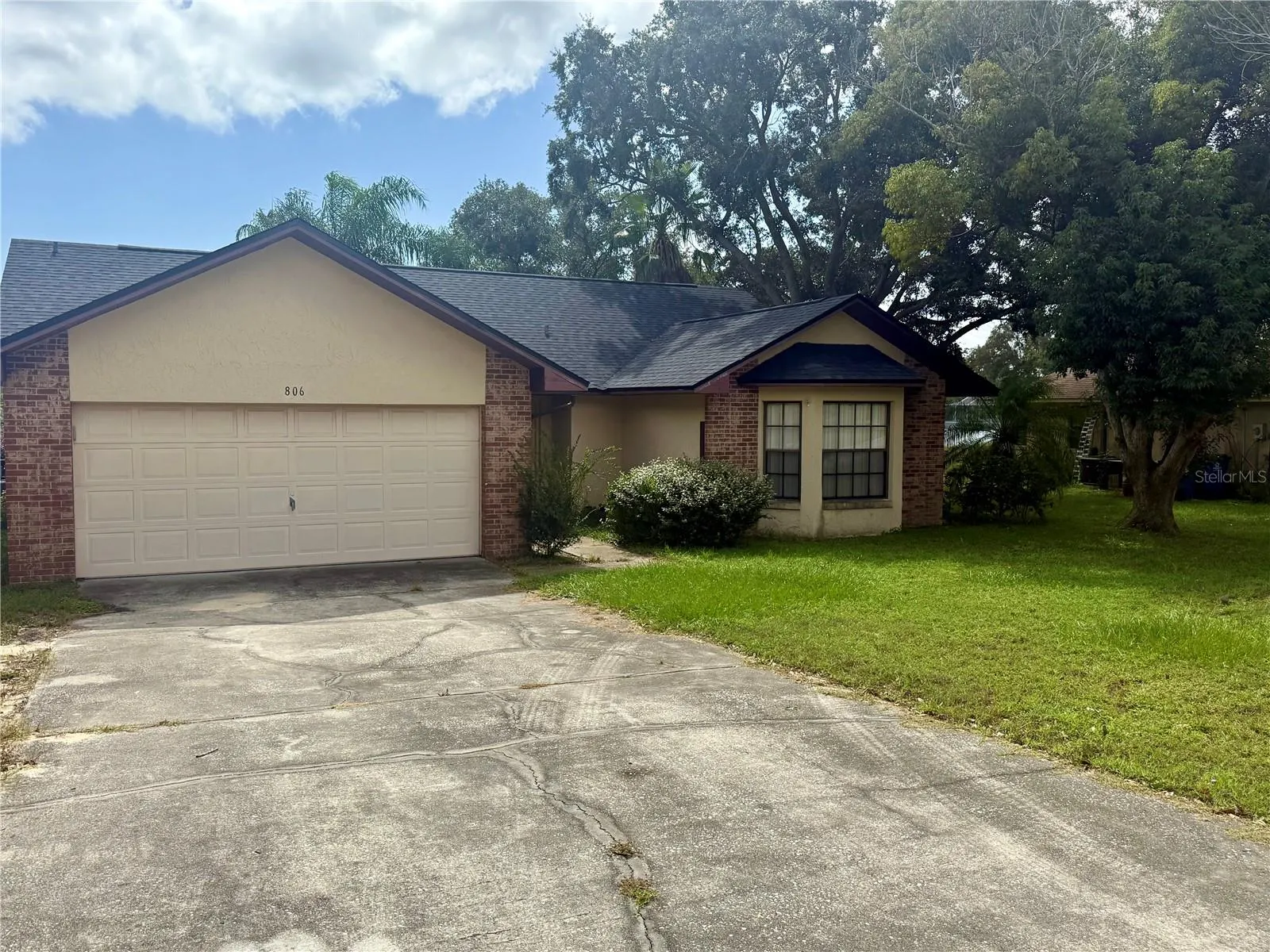 806 CHAMBERLAIN LOOP