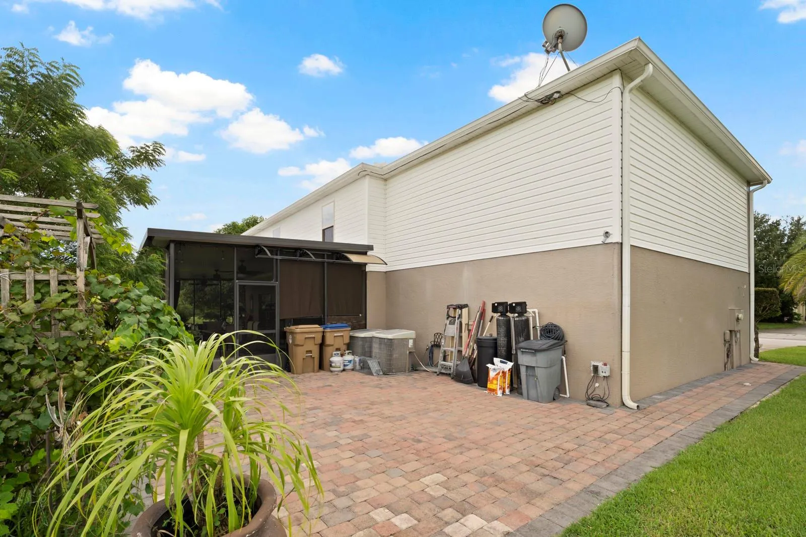 6107 WATERFIELD WAY