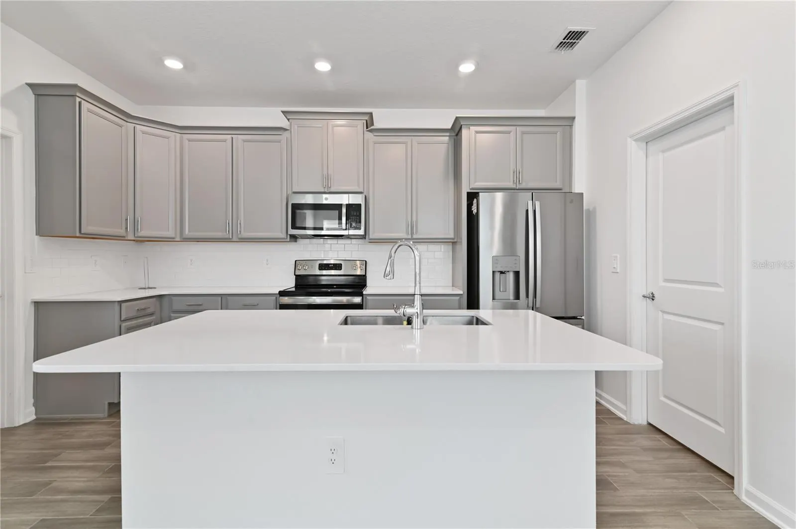 6446 LIMBERPINE ALY