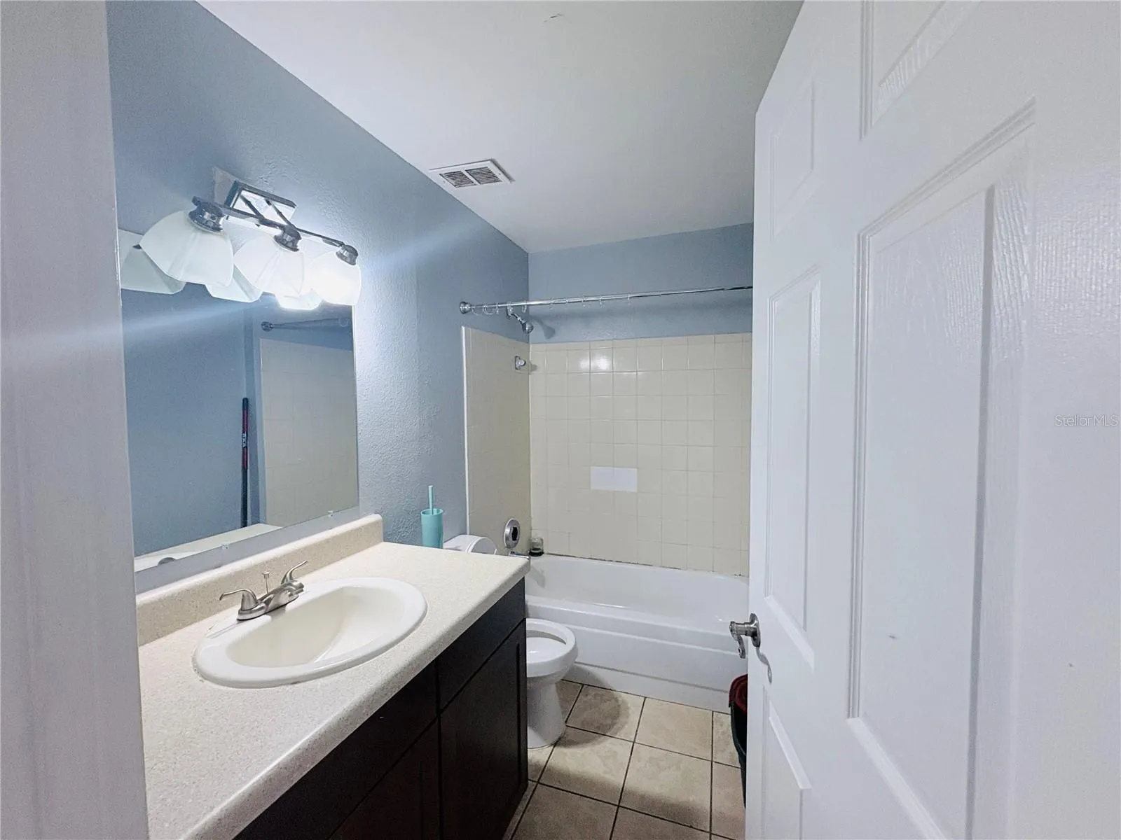 3008 PARKWAY BLVD #104, #104