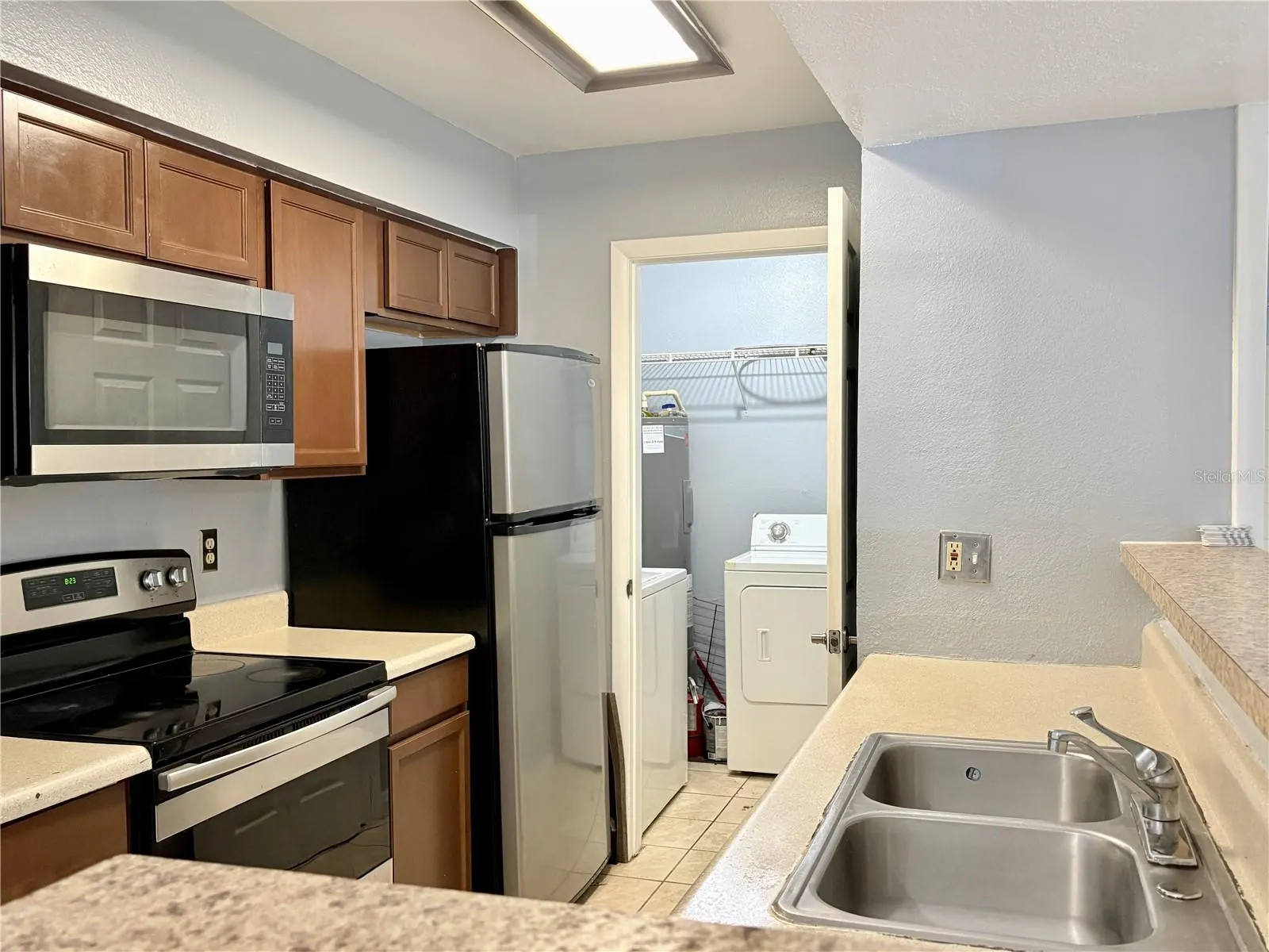 3008 PARKWAY BLVD #104, #104
