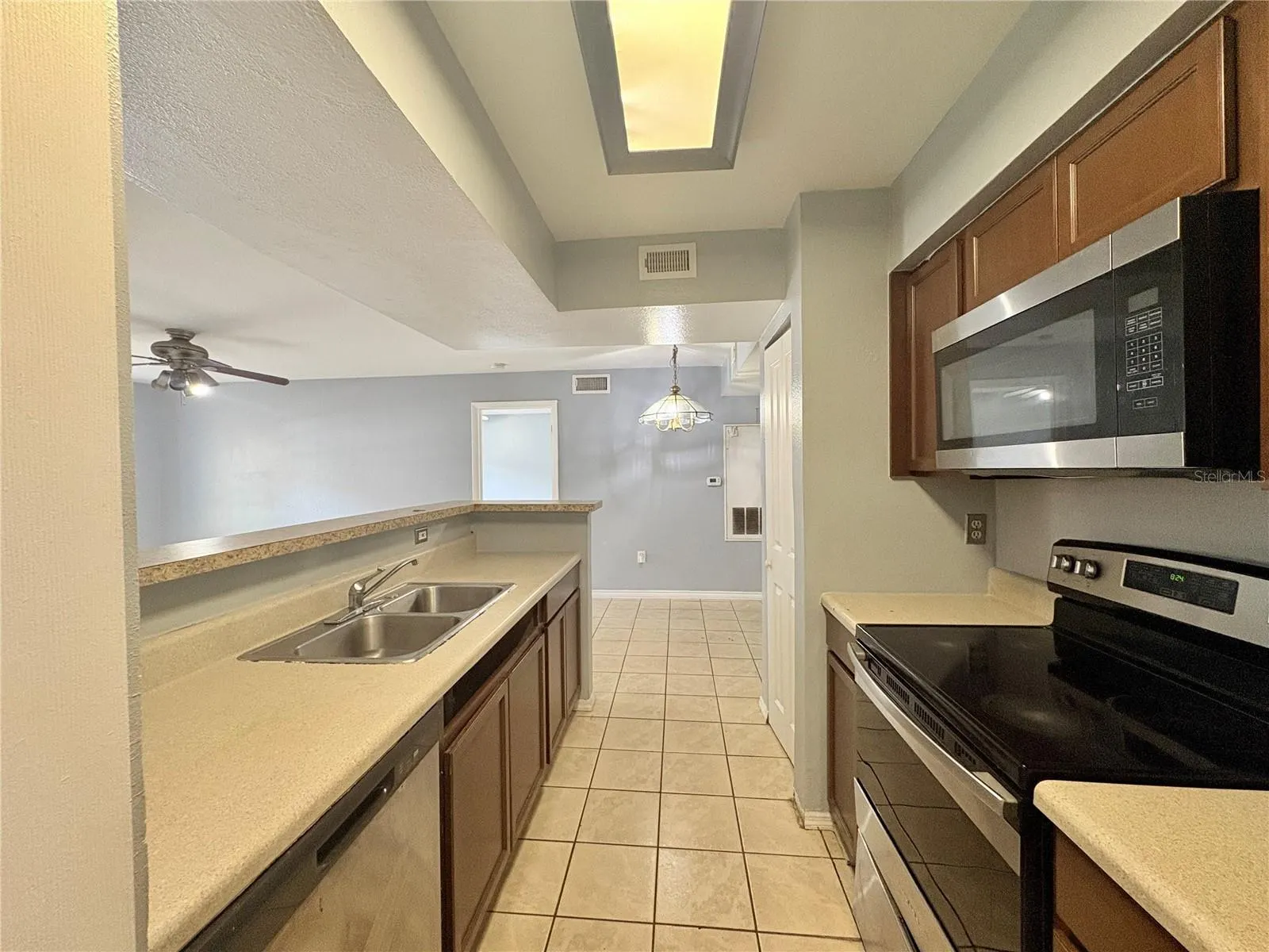 3008 PARKWAY BLVD #104, #104