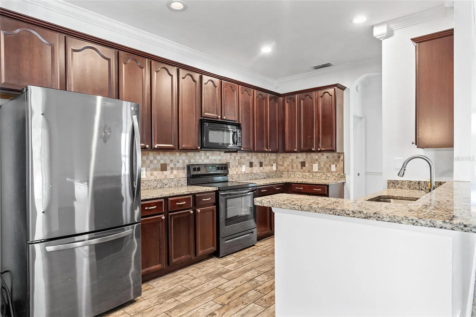 6913 BEARGRASS RD