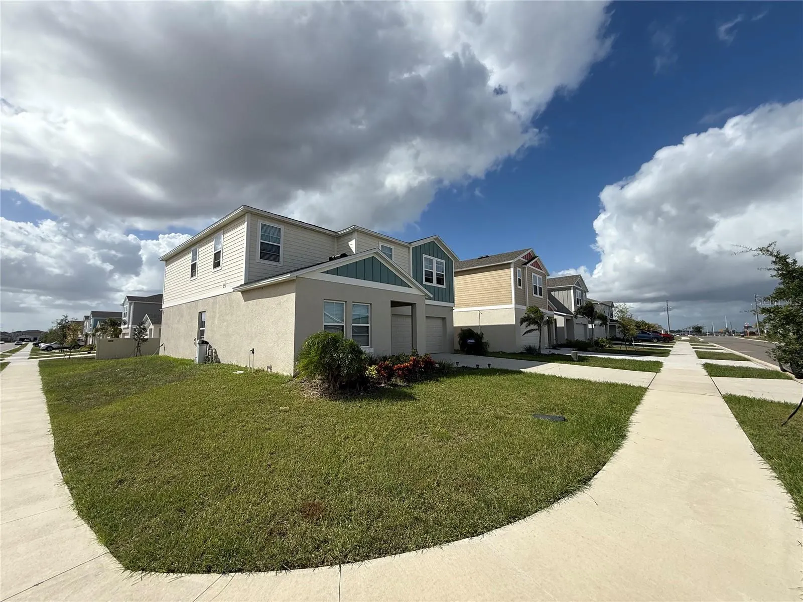 3464 DAHLIA DR