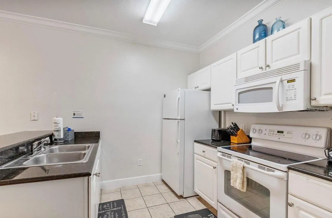 2964 LUCAYAN HARBOUR CIR #107, #107