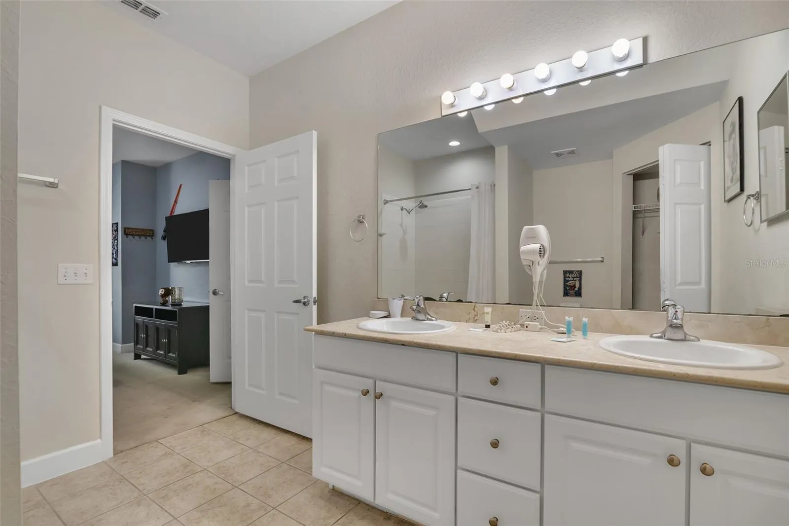 2960 LUCAYAN HARBOUR CIR #103, #103
