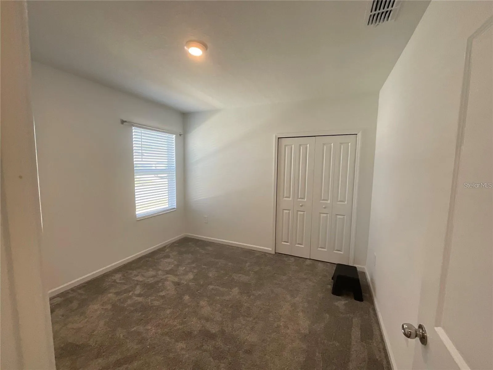 401 SANDBAR LN