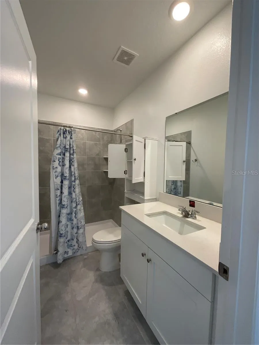 401 SANDBAR LN