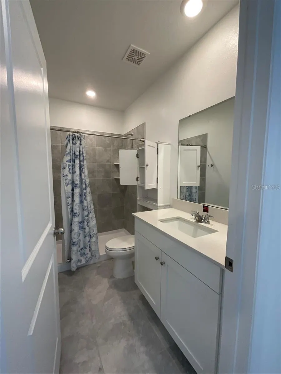 401 SANDBAR LN