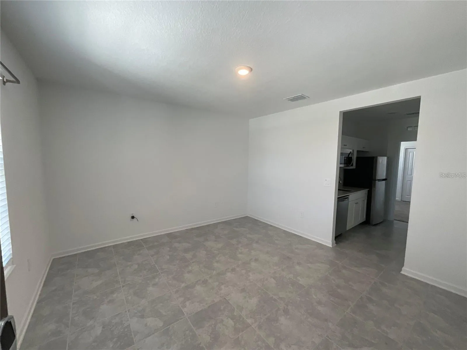 401 SANDBAR LN