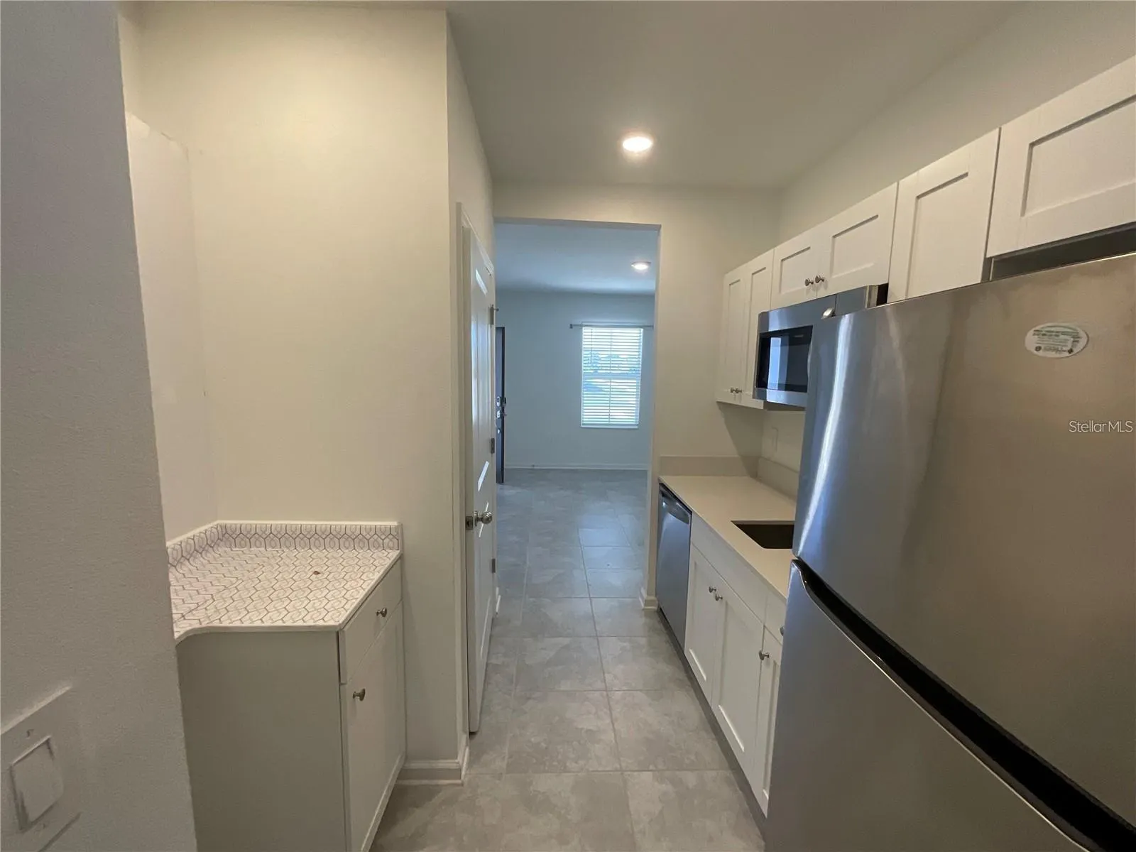 401 SANDBAR LN