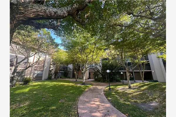 661 NE 195TH ST #402, #402